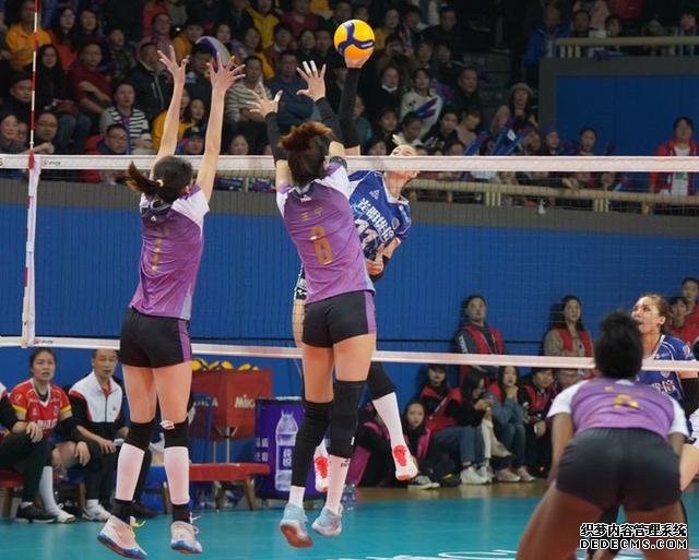 天津女排13连胜夺得第12个联赛冠军，MVP该给李盈莹还是朱婷？