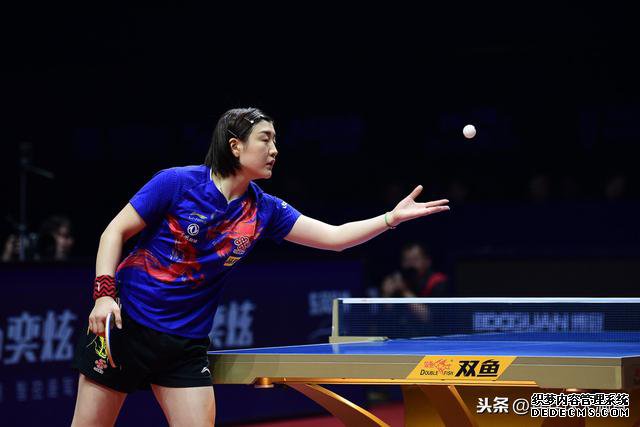 丁宁4-2逆转王曼昱，将与陈梦争夺德国公开赛女单冠军