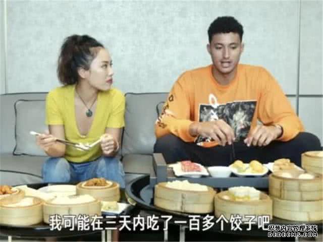 当NBA球星遇上中国美食：奥尼尔爱吃炒面和饺子，霍华德亲自烤串