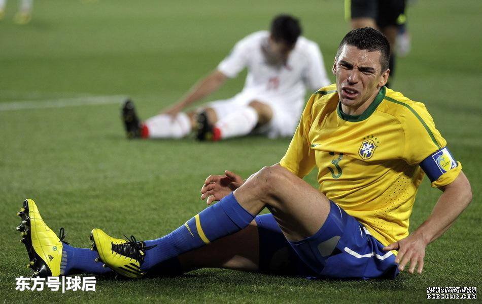 卡洛斯：南非世界杯的巴西队队长是卢西奥，因卡卡与邓加已有矛盾