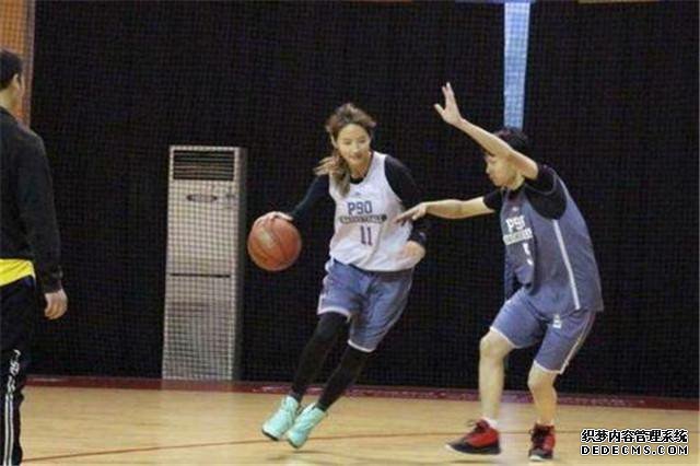 篮坛女神石一童，被誉为篮球界的“江疏影”，为何后期惨遭禁赛？