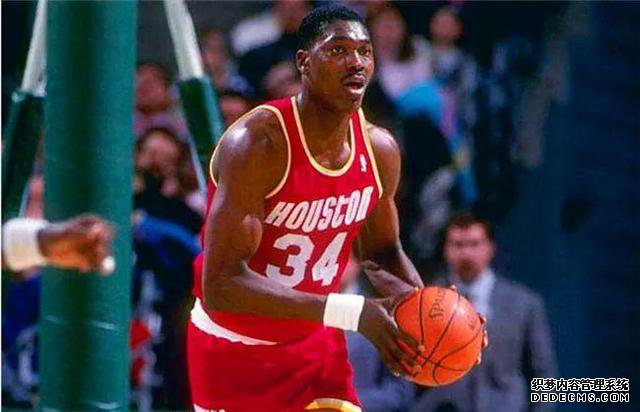 1987年大梦均11.4篮板，在篮板王争夺中只排第8，那前7位都是谁？