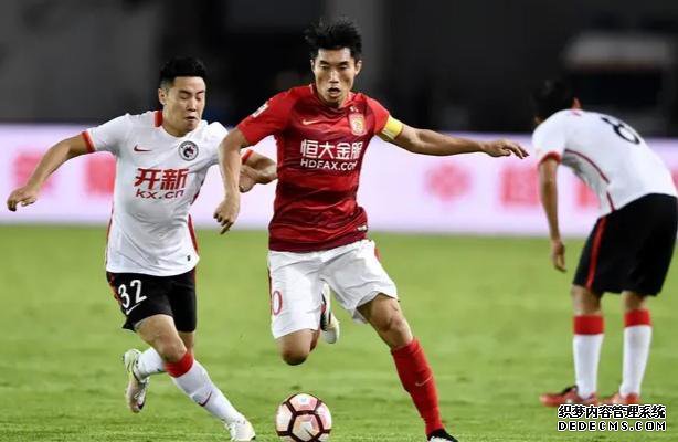 中国足球球员夺冠次数榜单，效力这两支球队球员占据前十，无鲁能