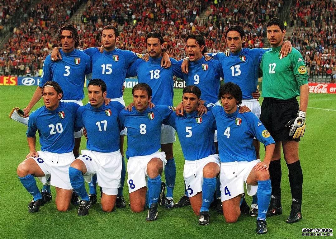 意大利2000欧洲杯的球衣装备，彻底改变了足球衫设计的杰作