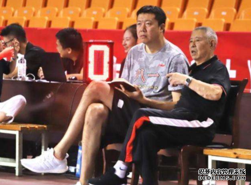 王治郅恩师正式退休！中国男篮传奇就此归隐 告别CBA赛场