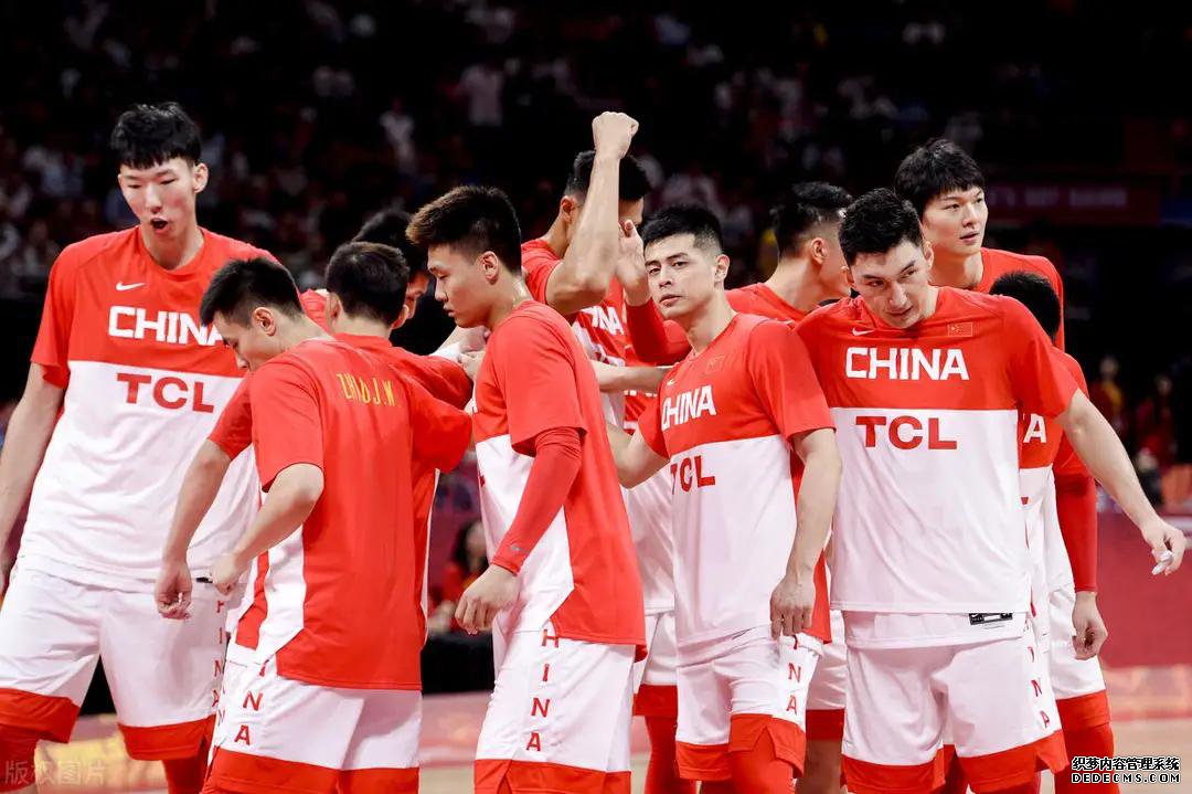 中国男篮迎好消息！两大强援齐助阵，杜锋有望率队突围而出