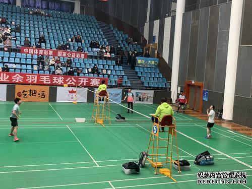 第八届“李雪芮杯”业余羽毛球公开赛开赛，500余名重庆业余高手角逐5项冠军